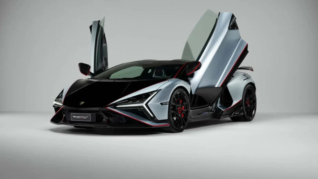 Lamborghini Revuelto SV